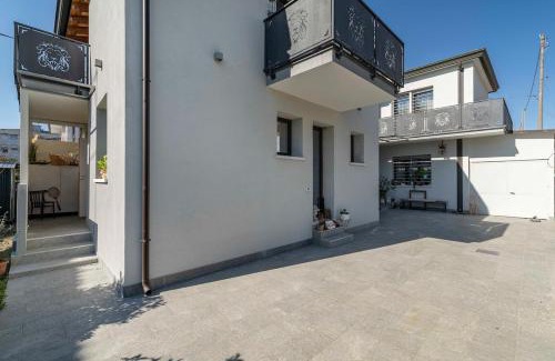 Campalto Casa | Stylish house near Venice With Parking