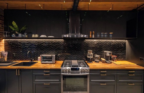 Crosstown Apartamento | Stylish Industrial Loft Historic Gastown