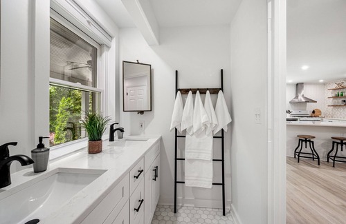 Inman Park Apartamento | Stylish Inman Park Condo-Walk to Beltline & Eats!