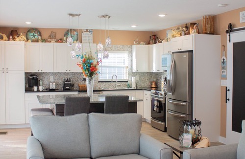 Kerr Townsley Port Orange Casa | Stylish Intercoastal Blue Bungalow -3 min to Daytona Beach
