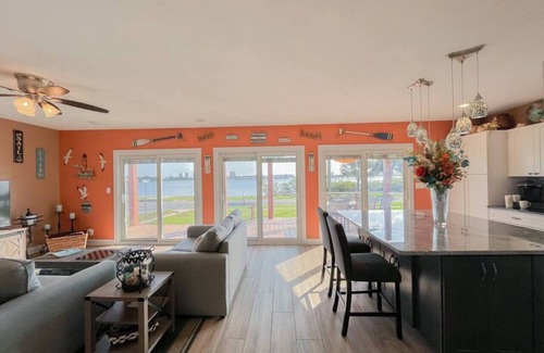 Kerr Townsley Port Orange Casa | Stylish Intercoastal Blue Bungalow-3min. to Beach