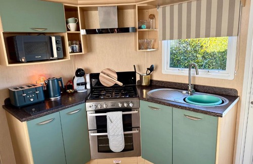Colchester Complejo | Stylish Inviting 2 Bedroom Caravan with Sea View