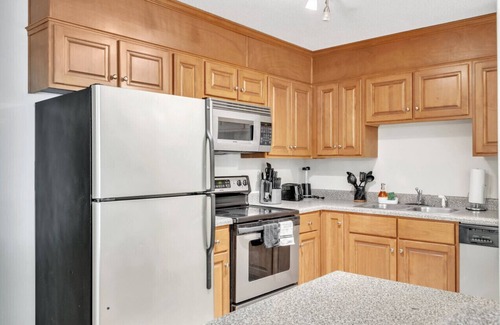 Crabtree Apartamento | Stylish King 2BR Suite—in Crabtree Valley Raleigh!