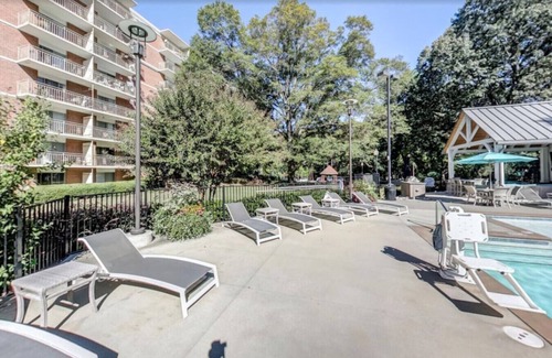 Crabtree Apartamento | Stylish King 2BR Suite—in Crabtree Valley Raleigh!