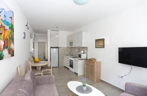 Kotor Apartamento | Stylish Kotor Bay Escape With Shared Pool