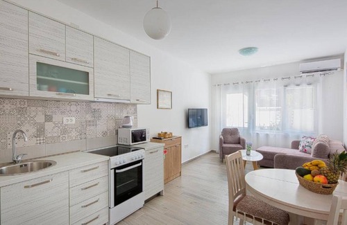 Kotor Apartamento | Stylish Kotor Bay Escape With Shared Pool
