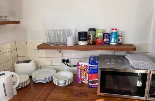 Lake Albert Casa | Stylish Lake Albert Cottage. Wagga Wagga