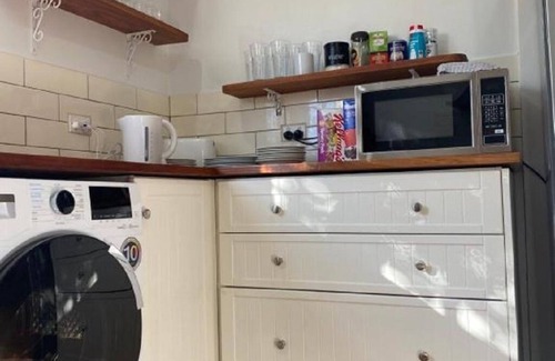 Lake Albert Casa | Stylish Lake Albert Cottage. Wagga Wagga