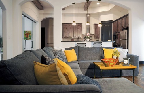 Lakeland Park Cabaña | Stylish Lake Austin Retreat w/ EV Charger!