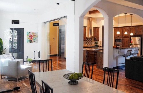 Lakeland Park Cabaña | Stylish Lake Austin Retreat w/ EV Charger!