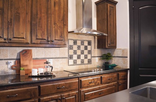 Lakeland Park Cabaña | Stylish Lake Austin Retreat w/ EV Charger!