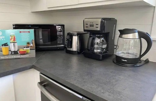 Fulton Apartamento | New listing! Stylish Lake Harriet home w/ backyard retreat