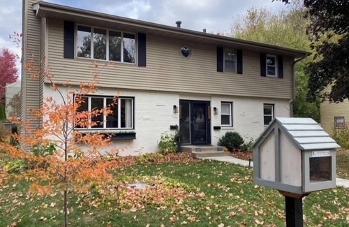 Fulton Apartamento | New listing! Stylish Lake Harriet home w/ backyard retreat
