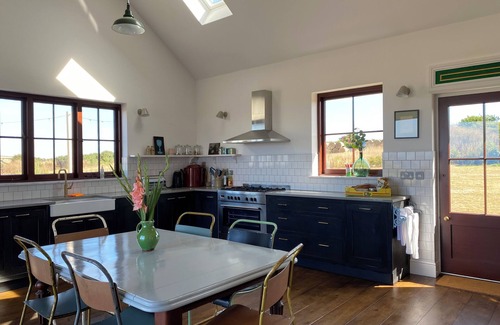 Port Isaac Casa | Stylish Large House Overlooking the sea & Traditional Cornish Fishing Village