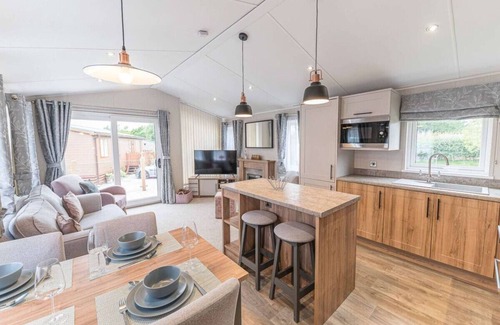 South Lakeland Leisure Village Chalet De Esquí | Stylish Lodge on popular holiday park, easy access to Lakes and Dales and free parking