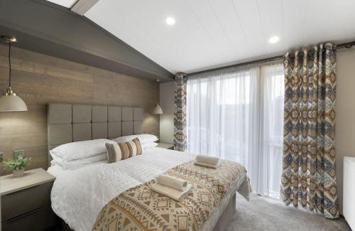 Mullacott Chalet De Esquí | Stylish Lodge with Parking nr Ilfracombe & Beaches