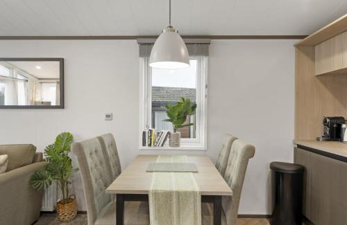 Mullacott Chalet De Esquí | Stylish Lodge with Parking nr Ilfracombe & Beaches