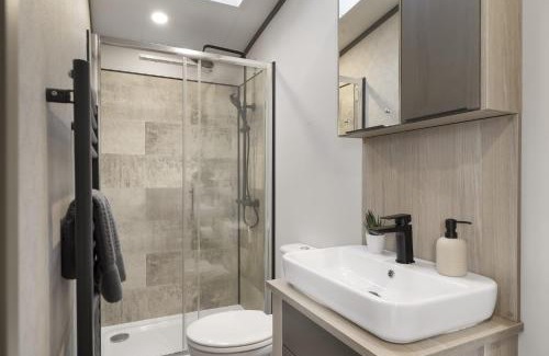 Mullacott Chalet De Esquí | Stylish Lodge with Parking nr Ilfracombe & Beaches