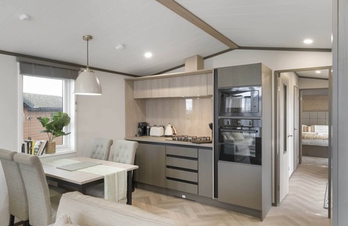 Mullacott Chalet De Esquí | Stylish Lodge with Parking nr Ilfracombe & Beaches