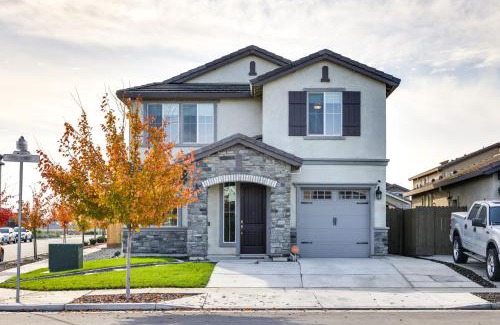 Lodi Casa | Stylish Lodi Wine Country Retreat with Private Patio