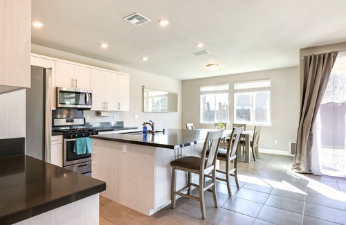 Lodi Casa | Stylish Lodi Wine Country Retreat w/ Private Patio