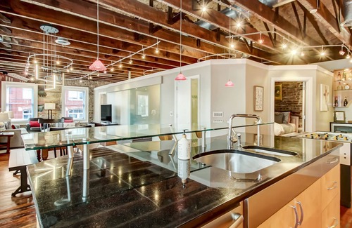 Yamacraw Village Apartamento | ¡Loft moderno y elegante en el corazón del centro de Savannah con estacionamiento!