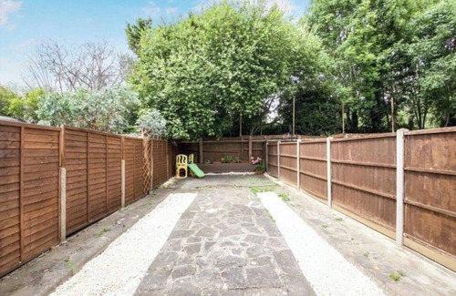 Finchley Apartamento | Stylish London apartment with private garden