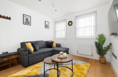 Weavers Apartamento | Stylish London Shoreditch Brick Lane Apartment Sleeps 4 with Balcony