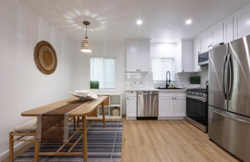 Alamitos Beach Apartamento | Stylish Long Beach Retreat Walk to Beach Bars