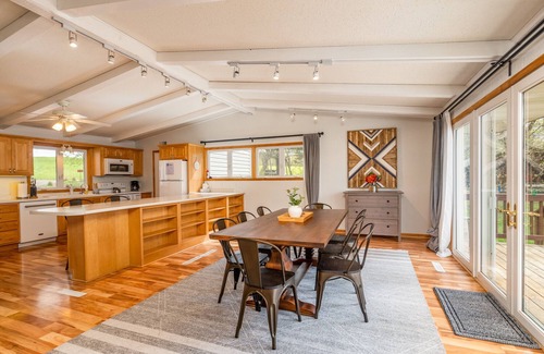 Almelund Casa | Stylish Long Lake Lodge: 1 hr from Twin Cities w game room, fire pit, lakefront