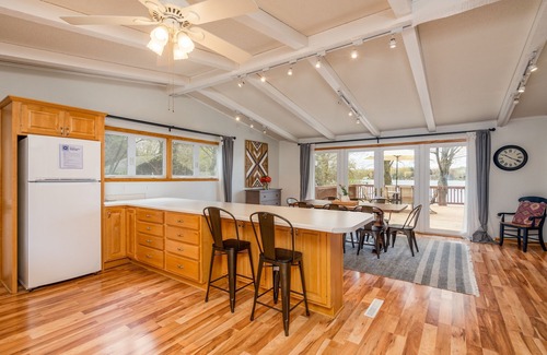 Almelund Casa | Stylish Long Lake Lodge: 1 hr from Twin Cities w game room, fire pit, lakefront