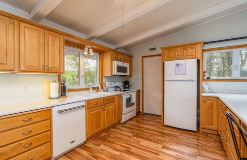 Almelund Casa | Stylish Long Lake Lodge: 1 hr from Twin Cities w game room, fire pit, lakefront