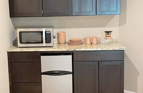Plymouth Casa | Stylish, Lux, Newly Renovated Private Entire Level w/ outdoor space