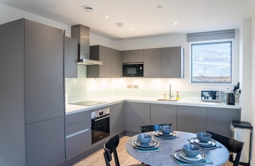 Royal Docks Apartamento | “Stylish Luxury Apartment in Royal Wharf – Steps from Top Transport Links!”