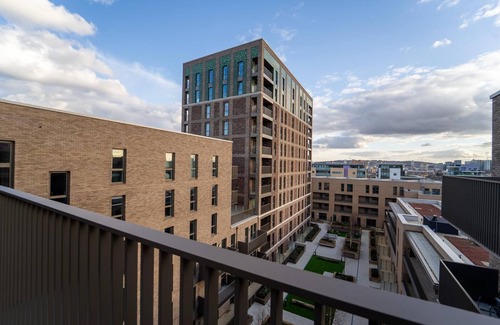 Royal Docks Apartamento | “Stylish Luxury Apartment in Royal Wharf – Steps from Top Transport Links!”