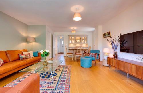 Cambridge Casa | Stylish luxury on edge of Cambridge Free Parking Pass the Keys