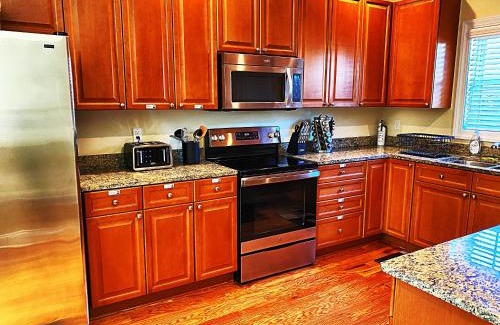 North Charleston Casa | *Stylish* Luxury Suite Near Historic Downtown