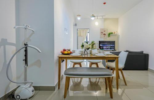 Taman Pertama Apartamento | Stylish M Vertica 4 Bedroom Walk to MRT Velocity Mall
