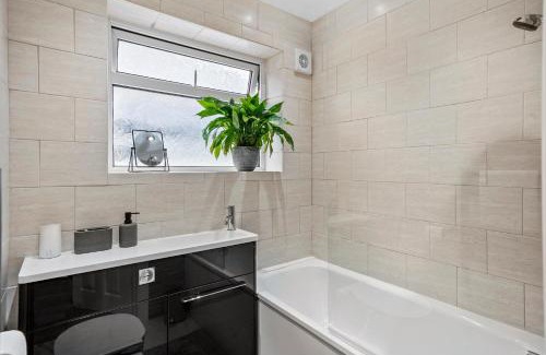 Maidstone Apartamento | Stylish Maisonette near the heath with Free parking & Wi-Fi
