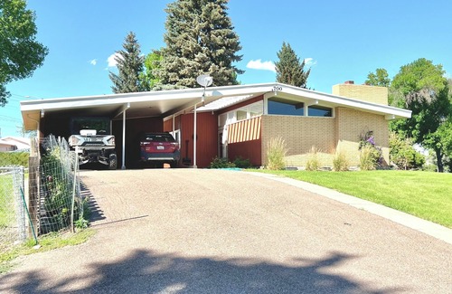 Fort Benton Casa | Stylish Mid Century 4-Bedroom House in Fort Benton