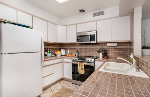 Palm Desert Casa | Stylish Mid-Century home with Pool walking distance to all on El Paseo!