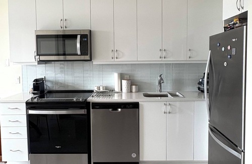 Humber Bay Casa | Stylish Minimalist Tiny Stay, 5 minutes walk to lakeshore