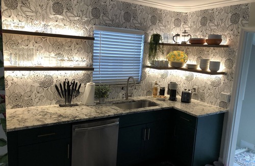 Southside Casa | Stylish - Minutes From Beach, Bars & Eateries