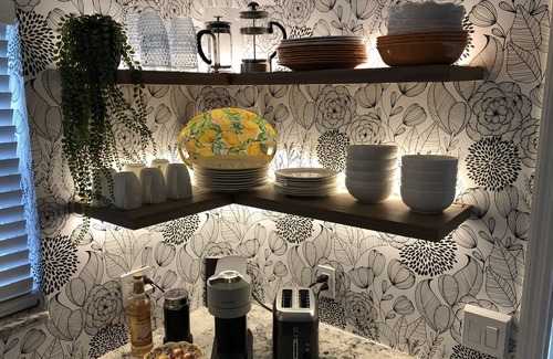 Southside Casa | Stylish - Minutes From Beach, Bars & Eateries