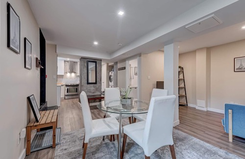 Parkdale Casa | Stylish Modern 2 Bdrm Apartment Near Lake Ontario