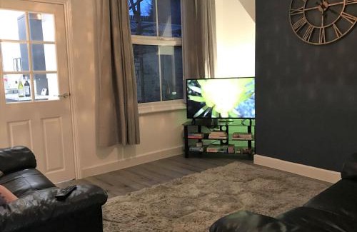 Whitefield Apartamento | Stylish modern 3-bed house nr Manchester city ctr