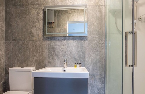 Langley Marish Apartamento | Stylish Modern 4 SLR Flat Free Parking