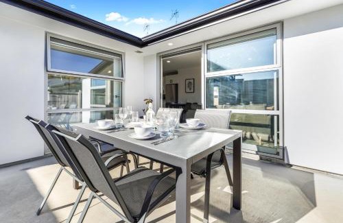 Hamilton Villa | Stylish, Modern and Central