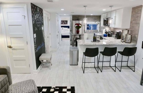 Shaw Apartamento | Elegante y moderno apartamento en el corazón de Shaw ~ Capacidad para 4 personas PASEO al metro!