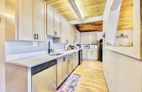 Camano Island Cabina | Stylish & Modern Cabin Retreat on Puget Sound!